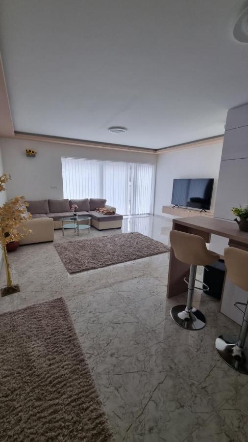 Sarkcsillag Teljes Csaladihaz- Star Complete Family House Διαμέρισμα Σέγκεντ Εξωτερικό φωτογραφία