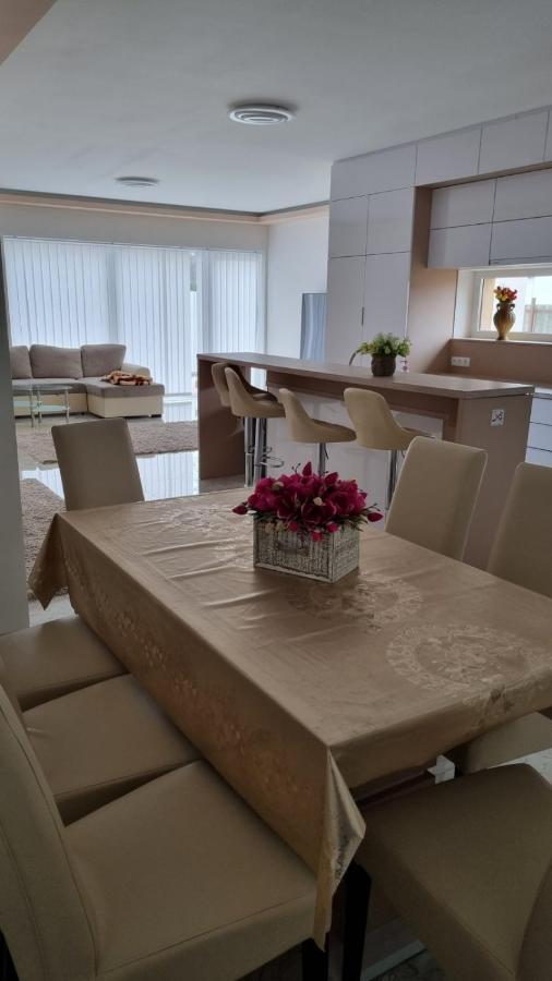 Sarkcsillag Teljes Csaladihaz- Star Complete Family House Διαμέρισμα Σέγκεντ Εξωτερικό φωτογραφία